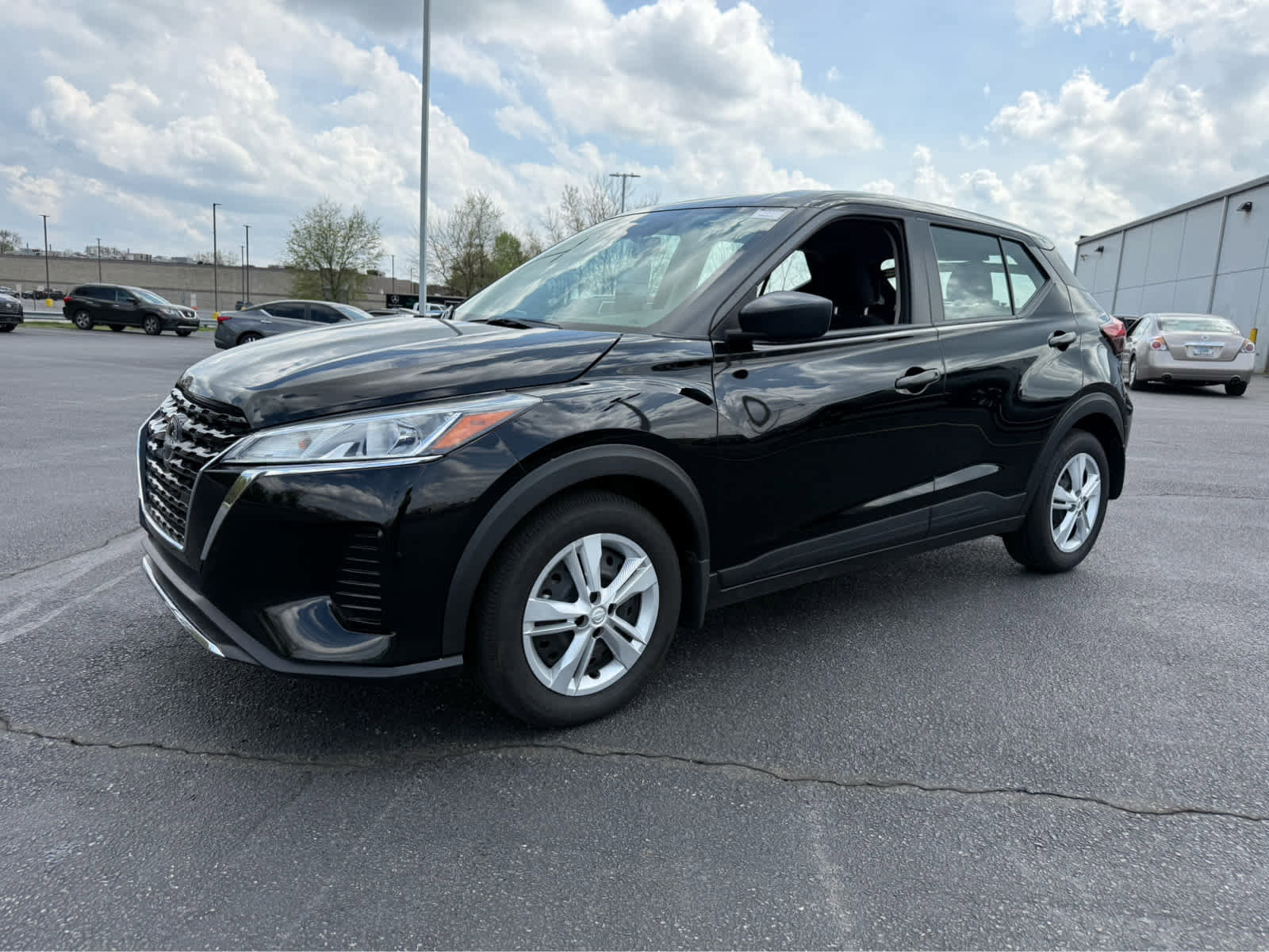 Used 2025 Nissan Kicks Play S FWD image 3