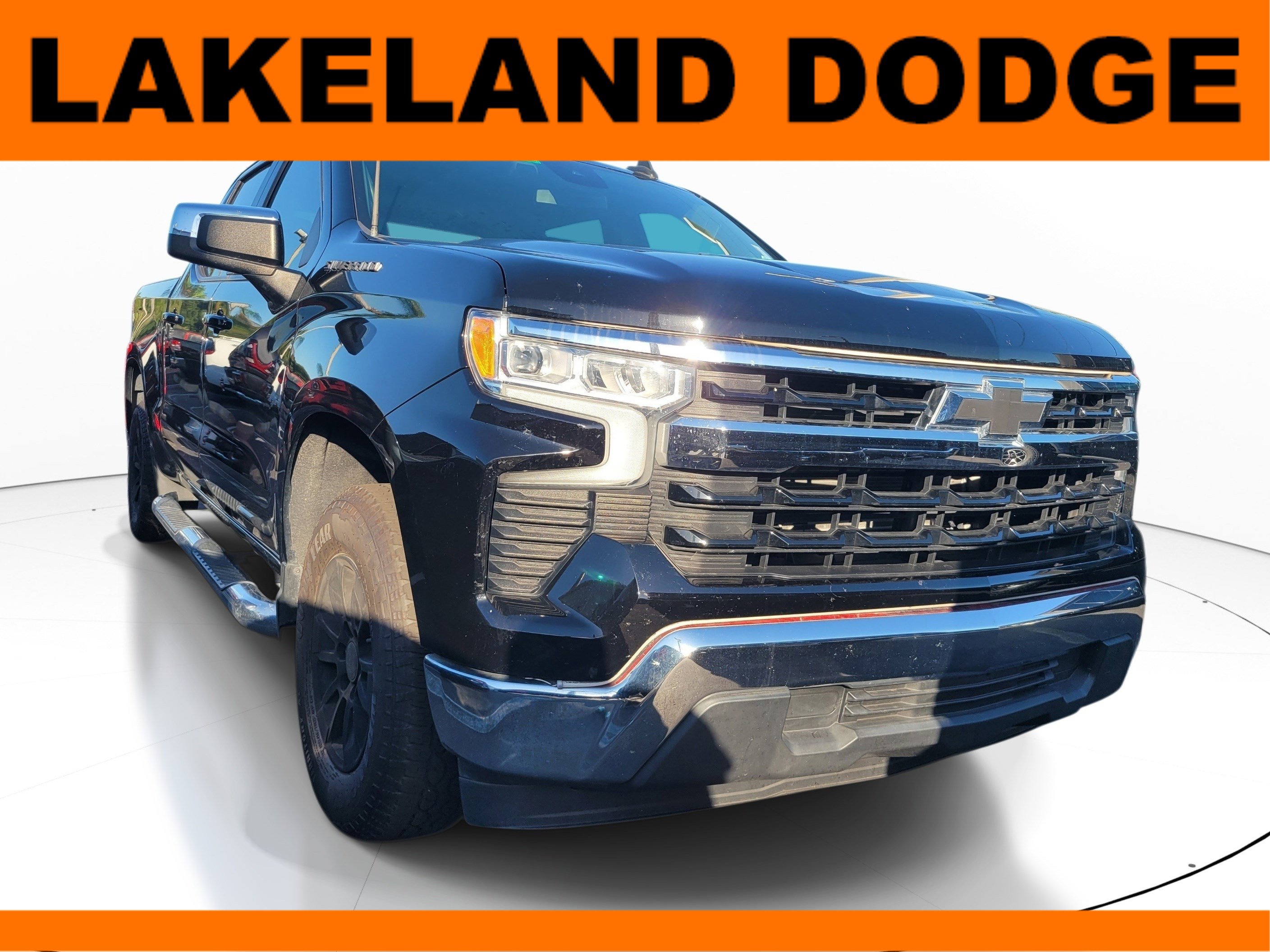 Used 2022 Chevrolet Silverado 1500 LT RWD image 1