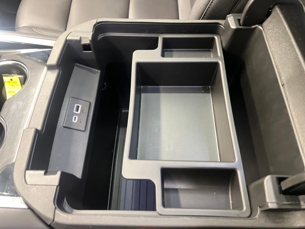 Used 2025 Chevrolet Tahoe Z71 w/ Comfort Package image 34