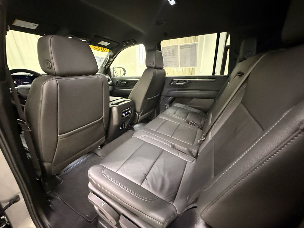 Used 2025 Chevrolet Suburban Z71 AWD/4WD image 20