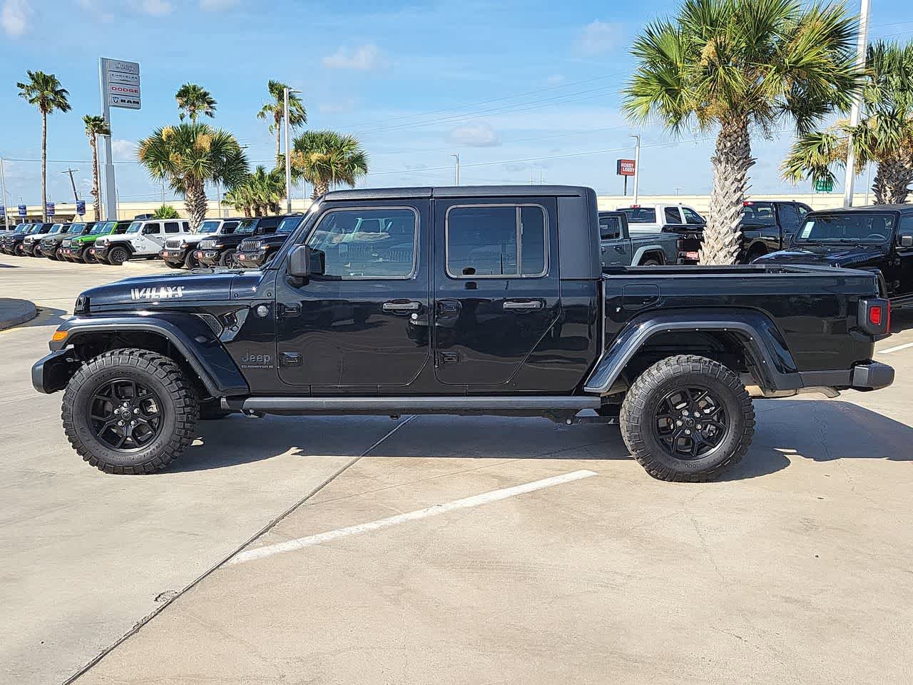 Certified 2023 Jeep Gladiator Sport AWD/4WD image 11