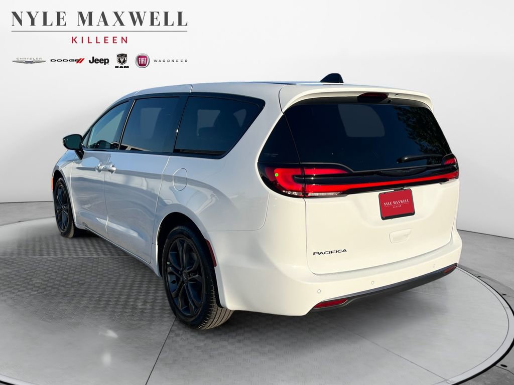 New 2026 Chrysler Pacifica Select image 14