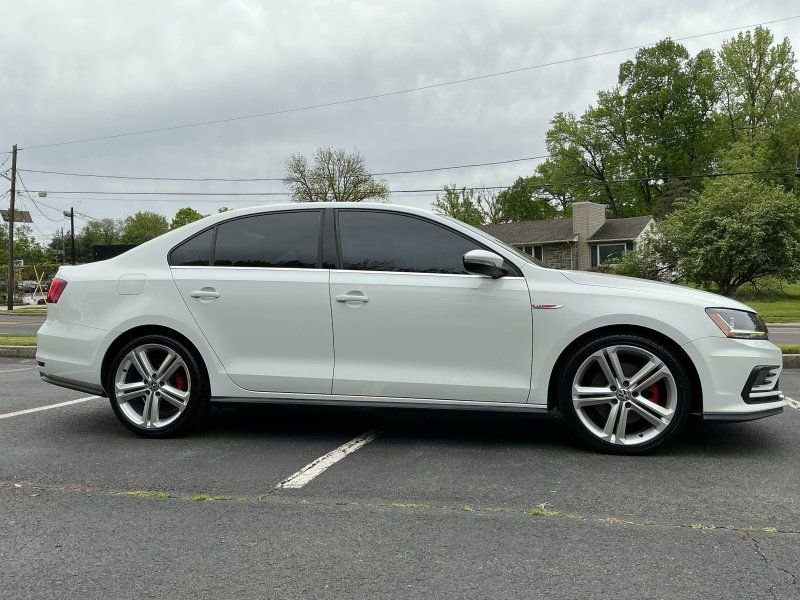 Used 2017 Volkswagen Jetta GLI FWD image 3