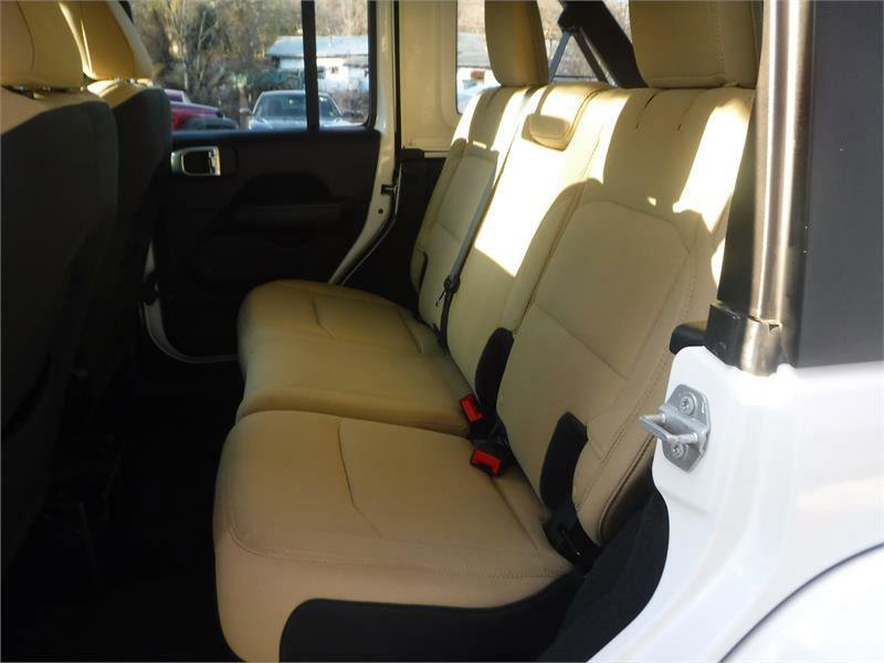 Used 2018 Jeep Wrangler Unlimited Sahara AWD/4WD image 6