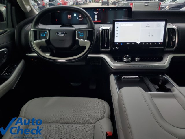 Used 2025 Ford Expedition Platinum w/ Driver's Package AWD/4WD image 21