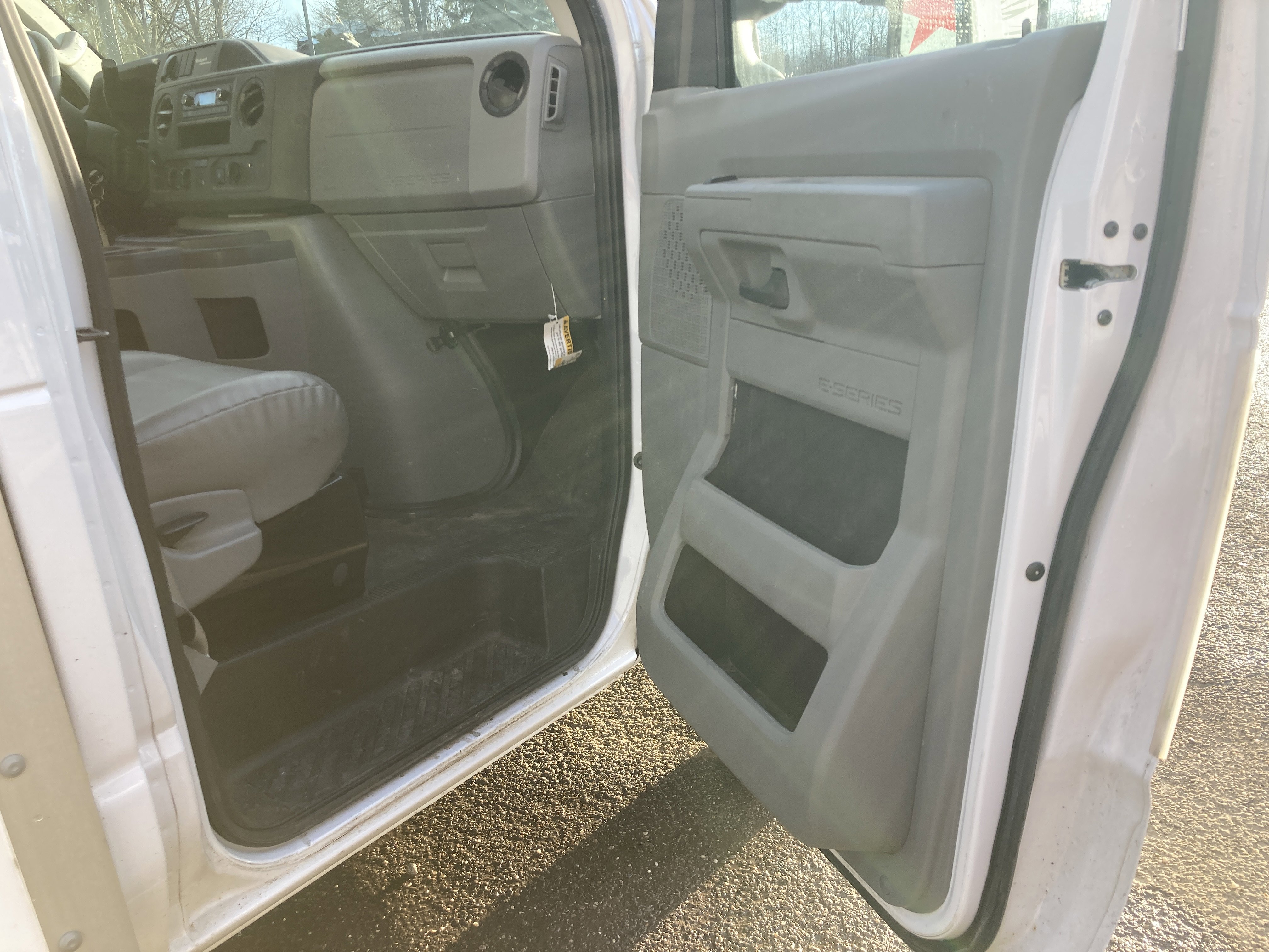 Used 2024 Ford E-350 and Econoline 350 Super Duty w/ Power Windows & Locks Group image 19