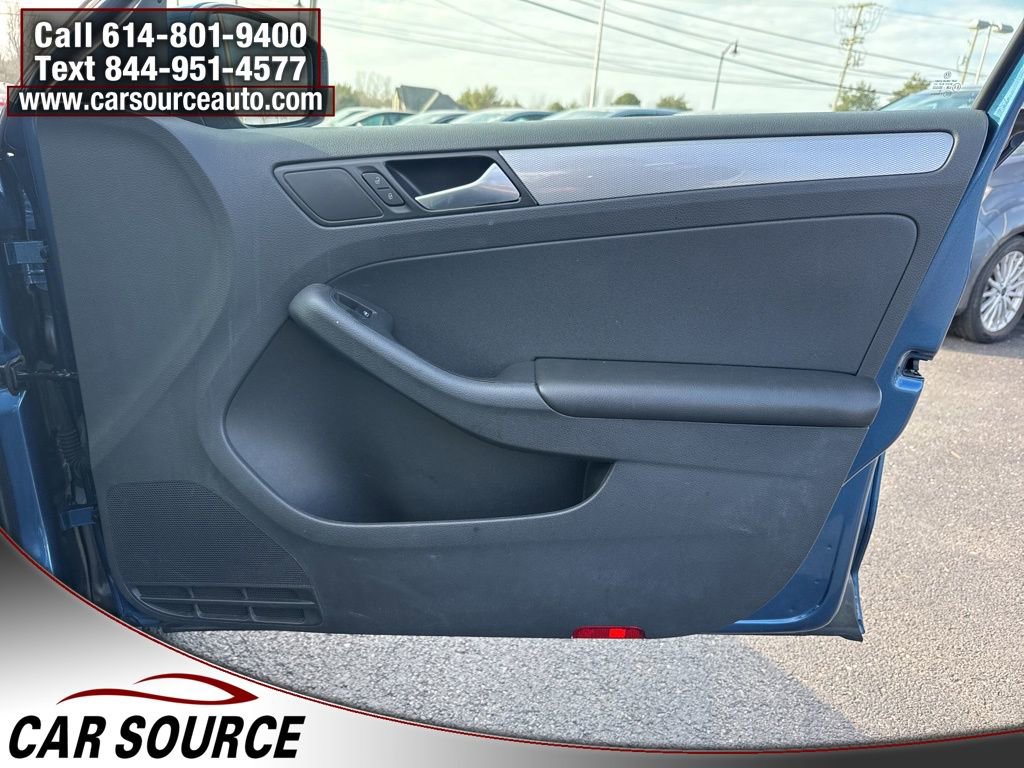 Used 2017 Volkswagen Jetta S image 28