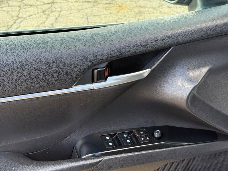 Used 2020 Toyota Camry SE image 18