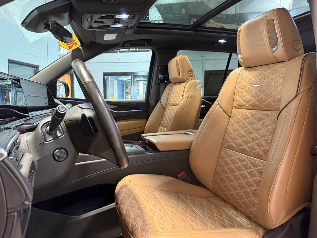Used 2023 Cadillac Escalade Premium Luxury AWD/4WD image 9