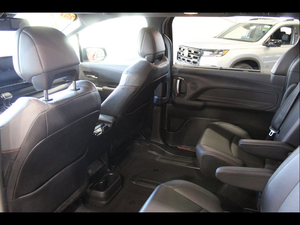 Used 2021 Toyota Sienna XSE w/ XSE Plus Package FWD image 12