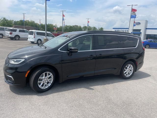 Used 2022 Chrysler Pacifica Touring-L FWD image 5