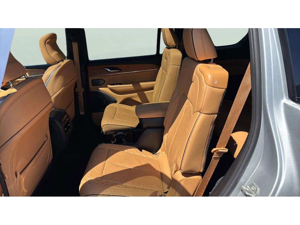 Used 2024 Jeep Grand Cherokee L Summit AWD/4WD image 13