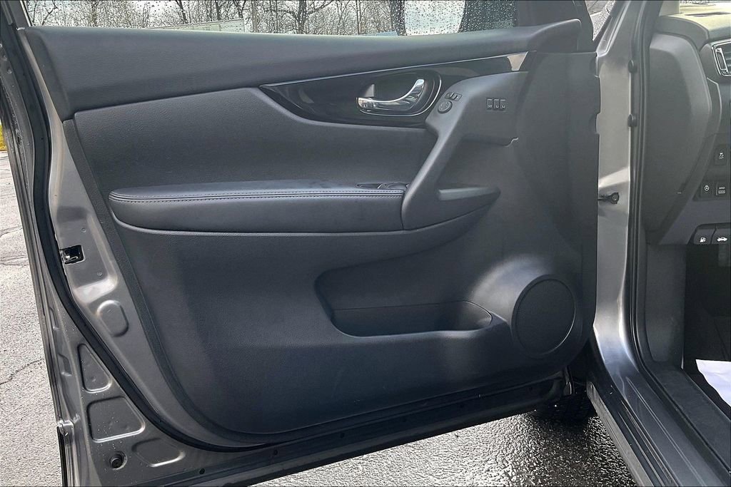 Used 2022 Nissan Rogue Sport SL w/ Premium Package image 22