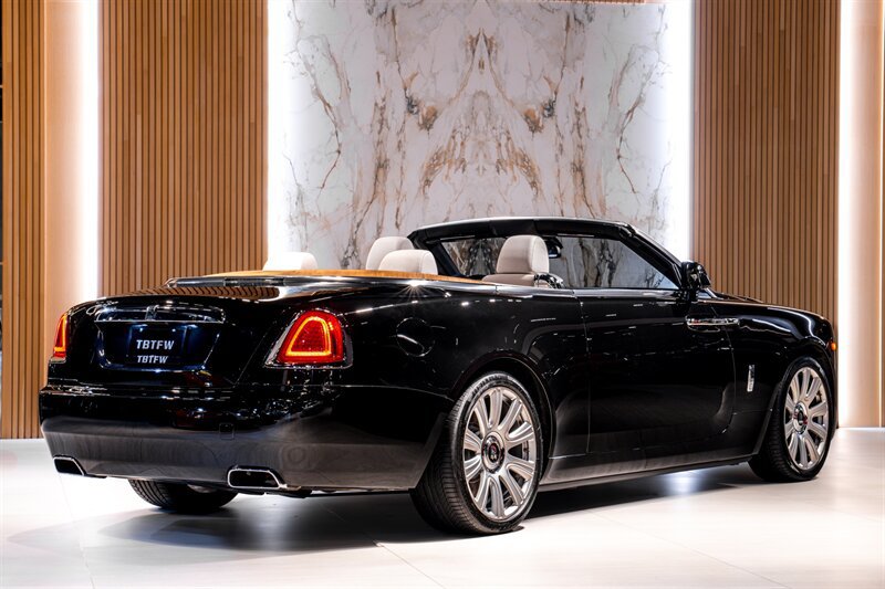 Used 2016 Rolls-Royce Dawn RWD image 5