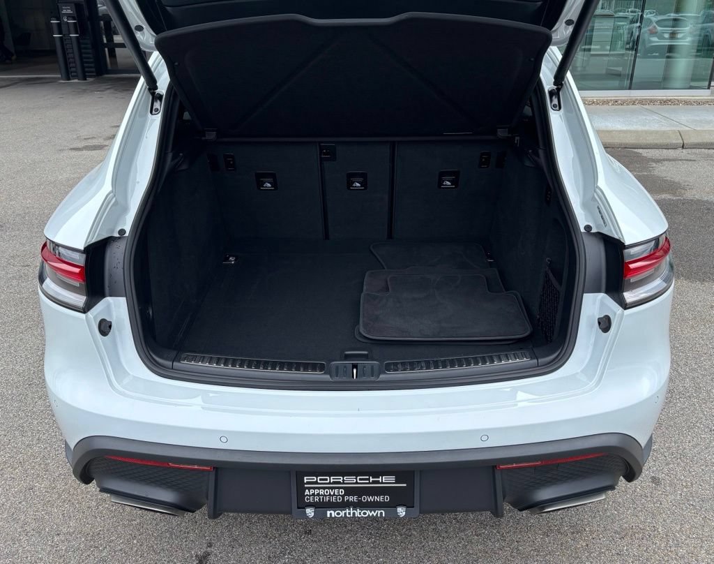Certified 2023 Porsche Macan AWD/4WD image 11