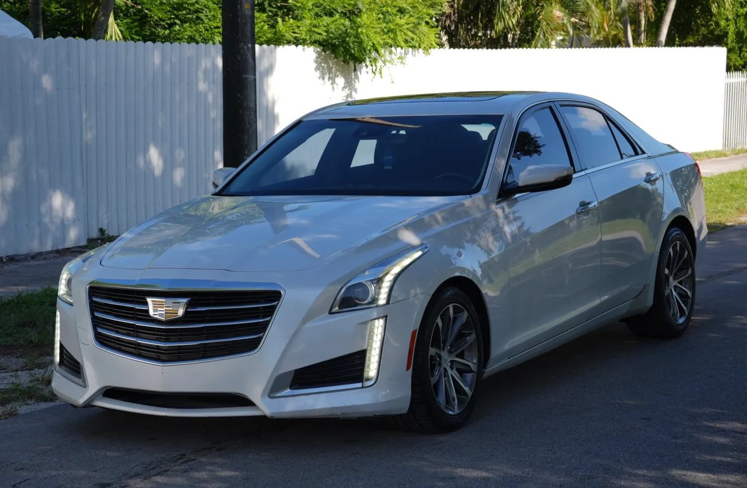 Used 2016 Cadillac CTS Luxury RWD image 4