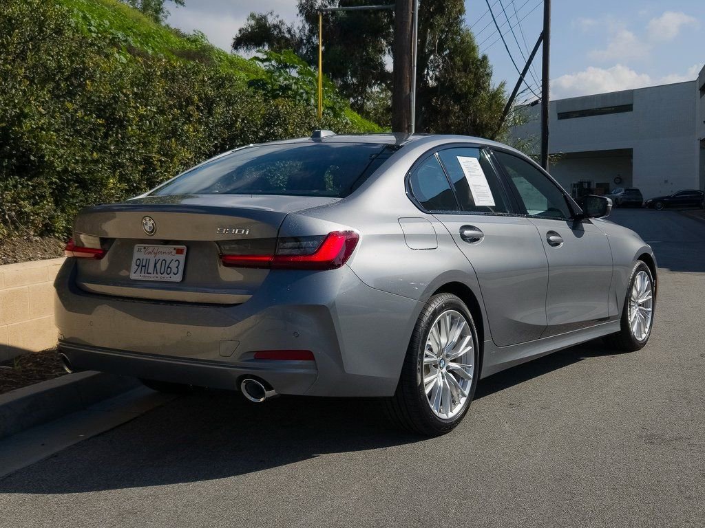 Used 2023 BMW 330i Sedan w/ Driving Assistance Package image 5