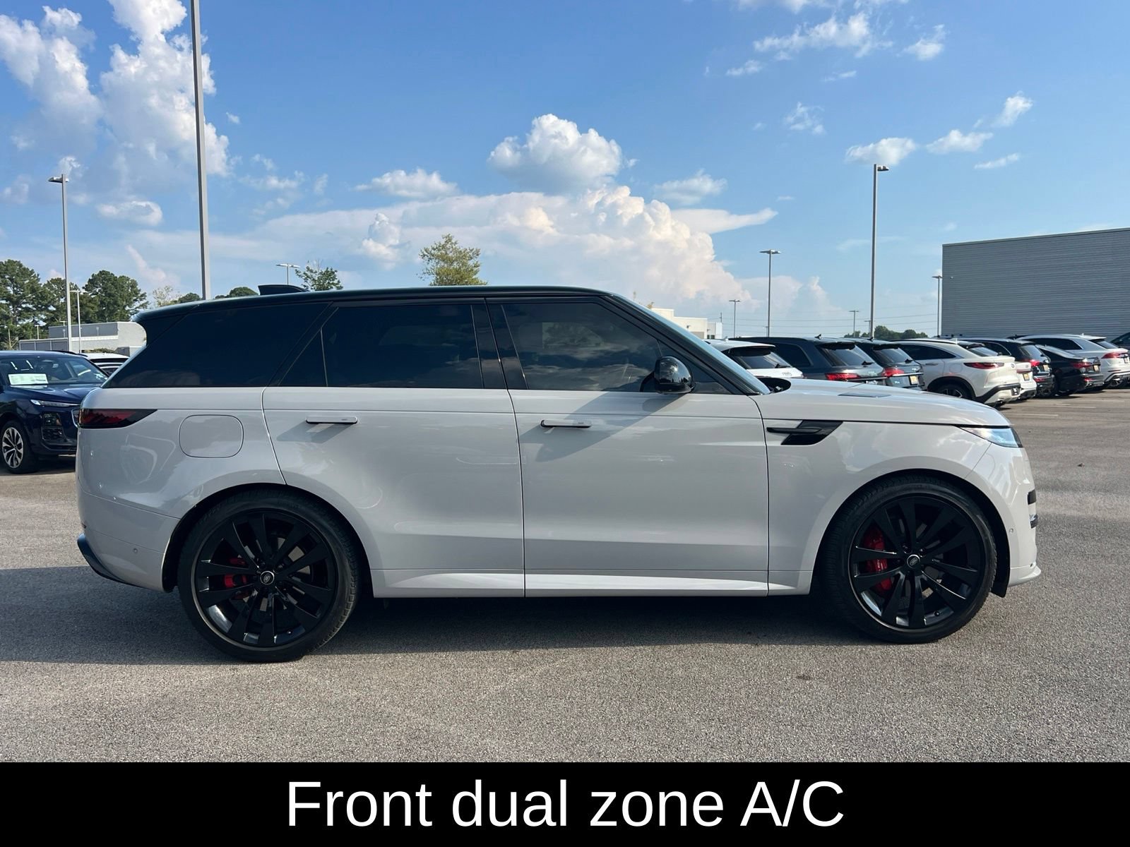 Used 2024 Land Rover Range Rover Sport Dynamic SE AWD/4WD image 4