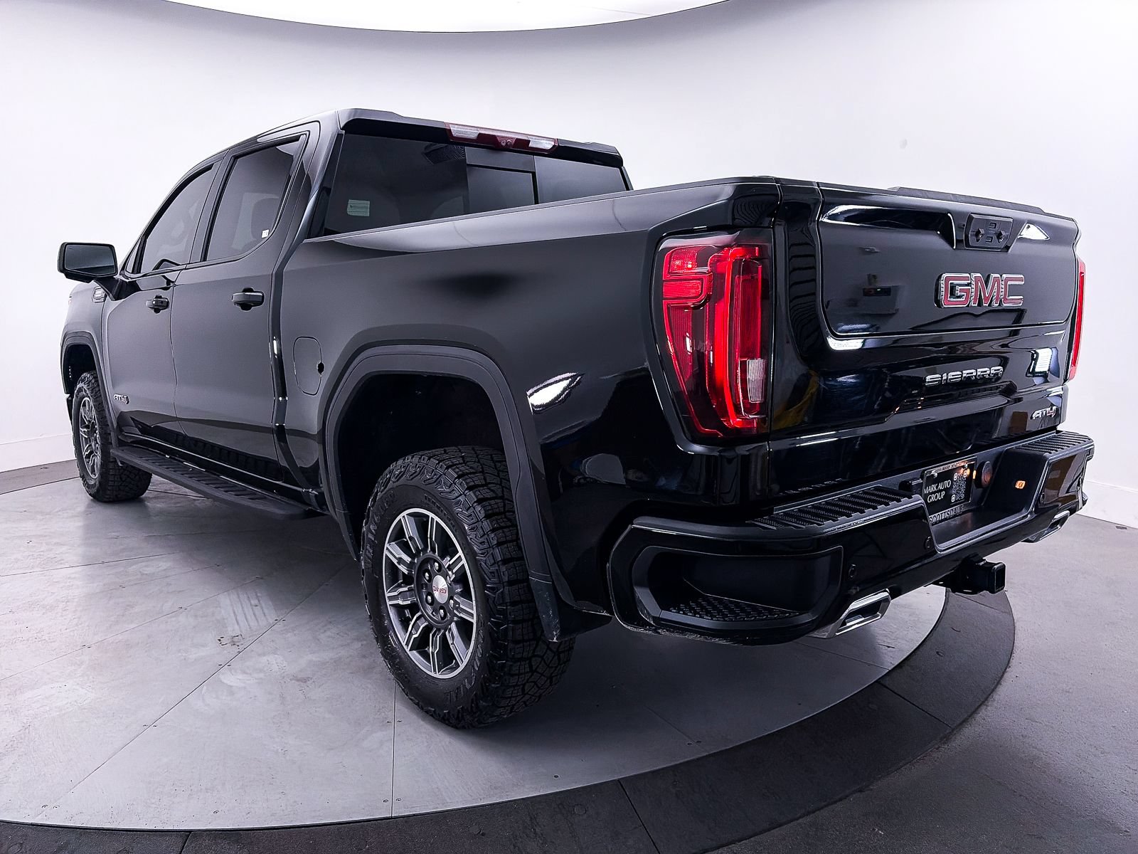 Used 2024 GMC Sierra 1500 AT4 w/ Technology Package AWD/4WD image 15