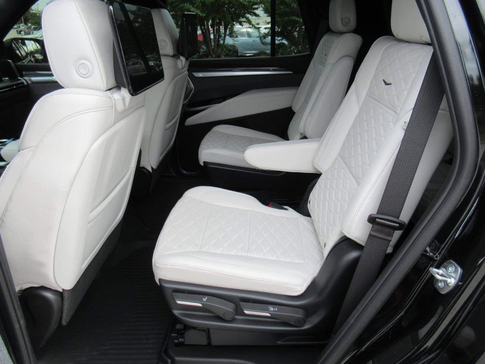 Certified 2025 Cadillac Escalade V AWD/4WD image 37