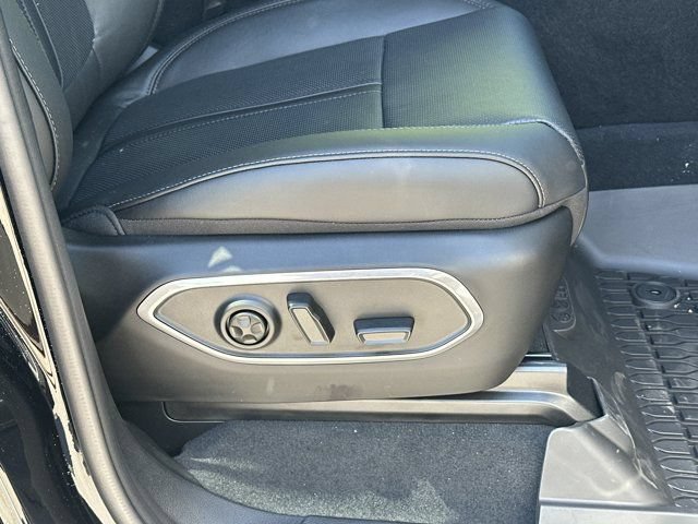 New 2026 Jeep Grand Wagoneer 4WD image 16