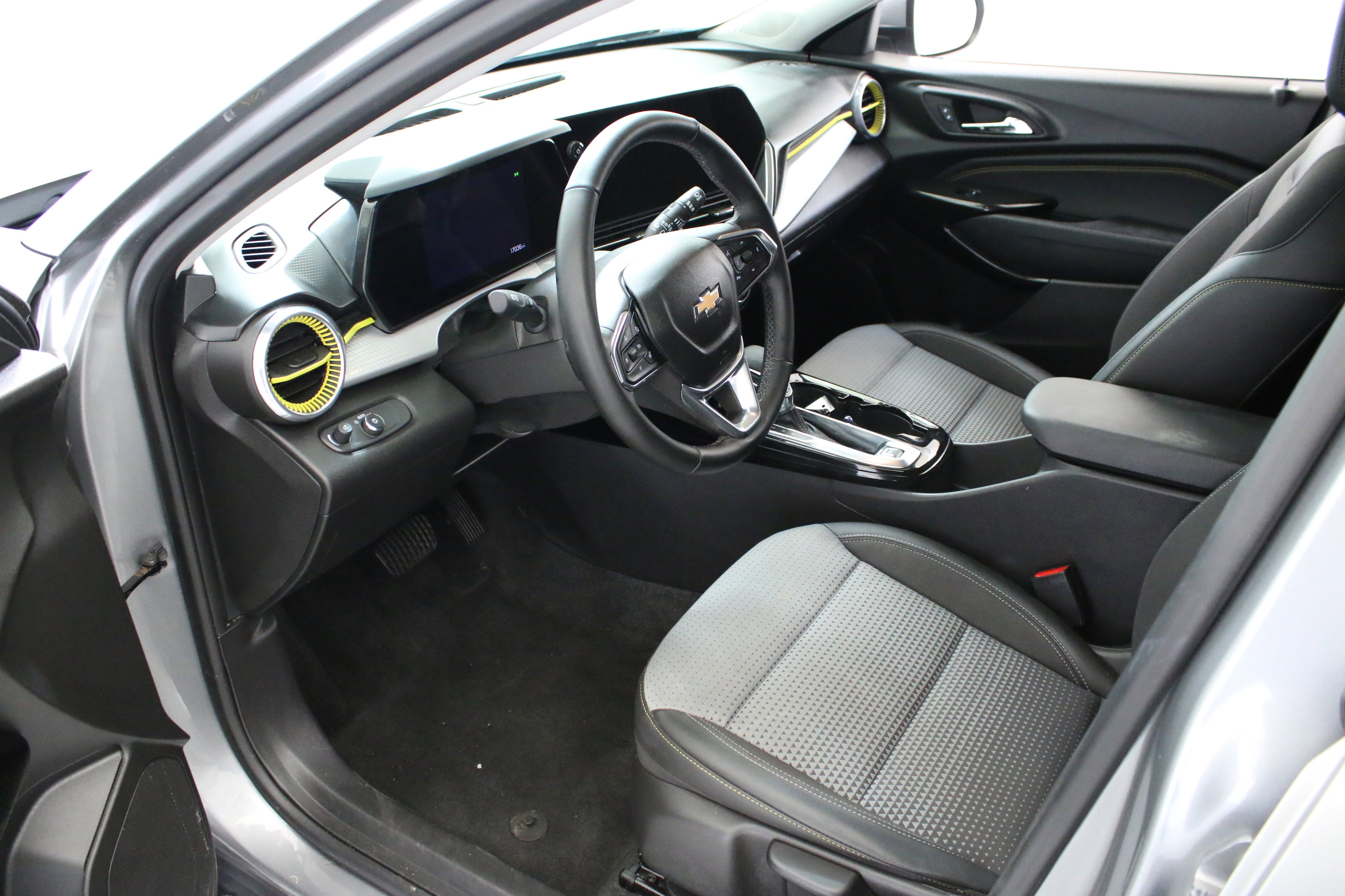 Used 2024 Chevrolet Trax LT w/ Driver Confidence Package image 26