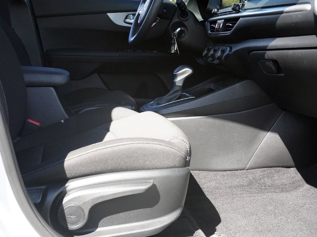 Used 2023 Kia Forte LXS w/ LXS Technology Package FWD image 21