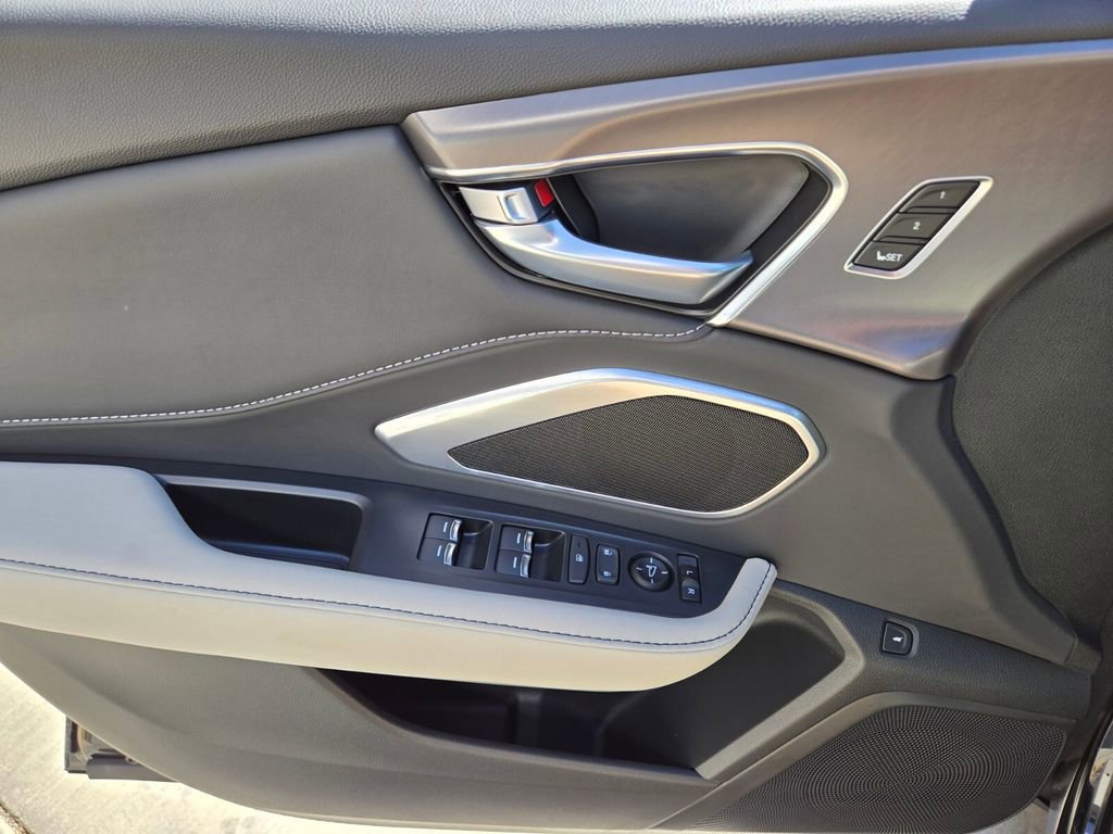 Used 2025 Acura RDX SH-AWD image 23