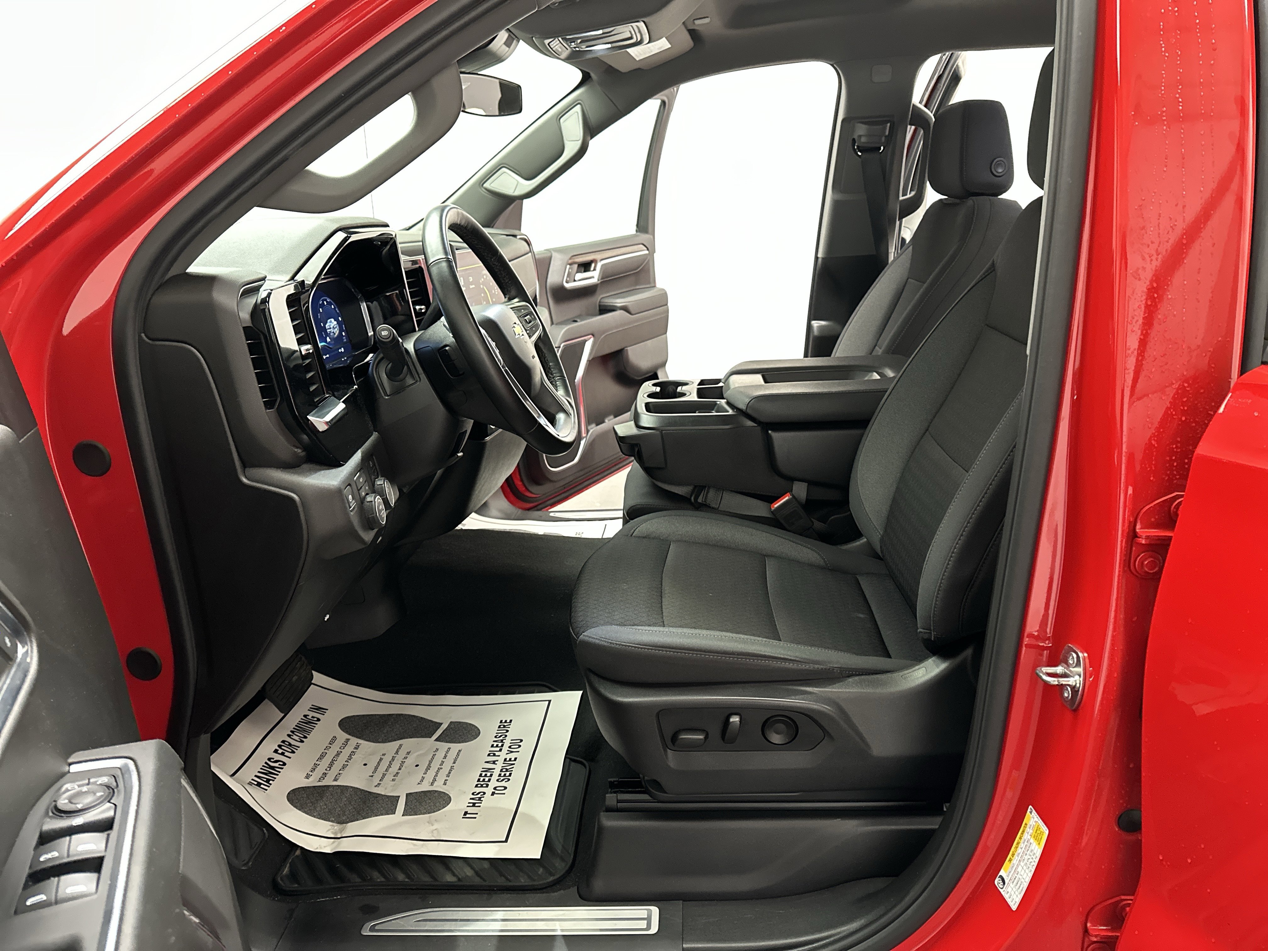 Used 2024 Chevrolet Silverado 1500 LT AWD/4WD image 18