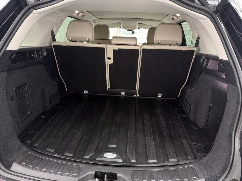 Used 2020 Land Rover Discovery Sport SE AWD/4WD image 26