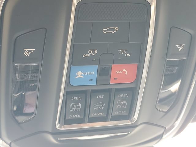 New 2026 Jeep Grand Cherokee Limited w/ Limited Altitude Package AWD/4WD image 32