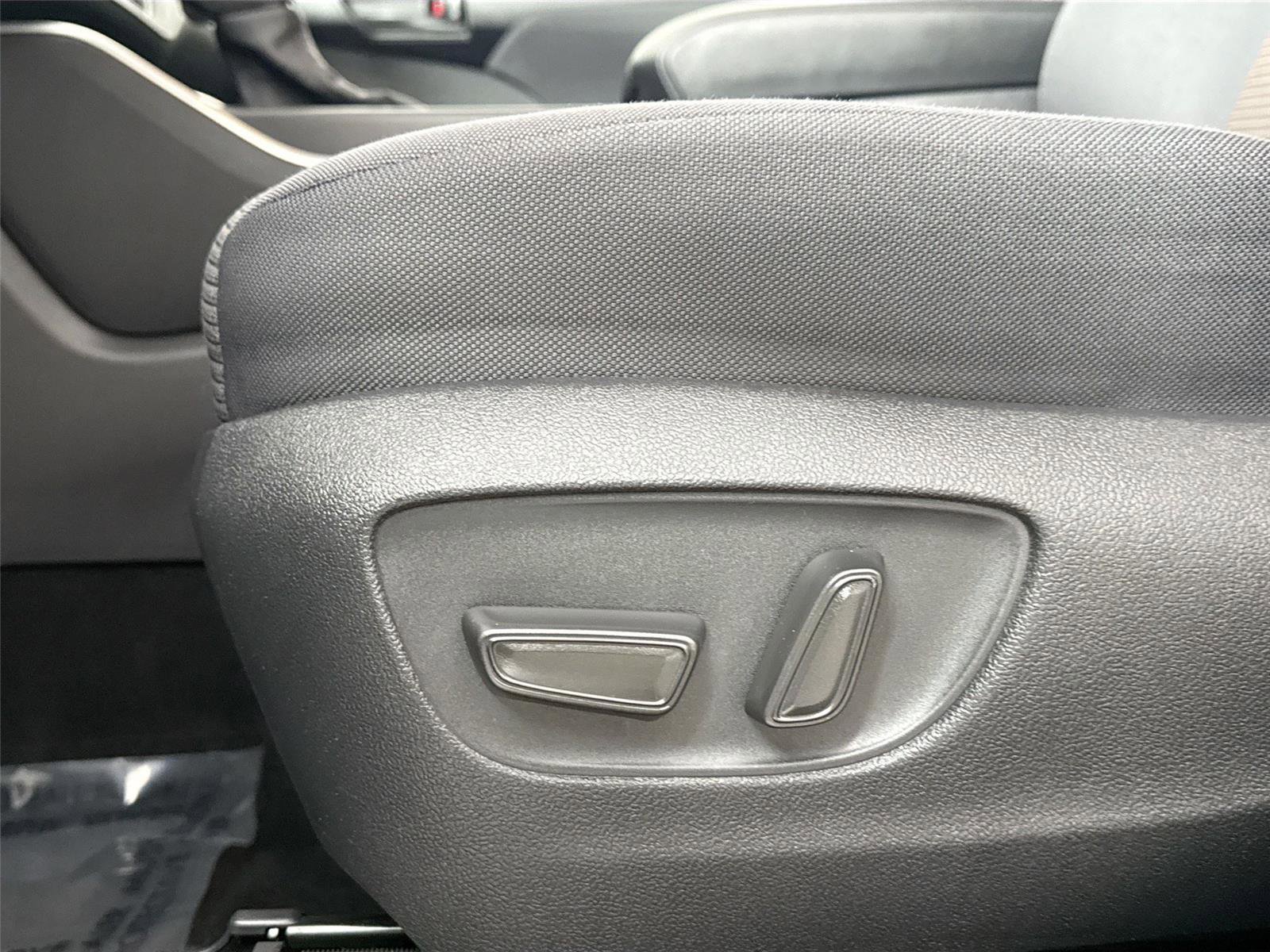 Certified 2025 Toyota Highlander LE image 27