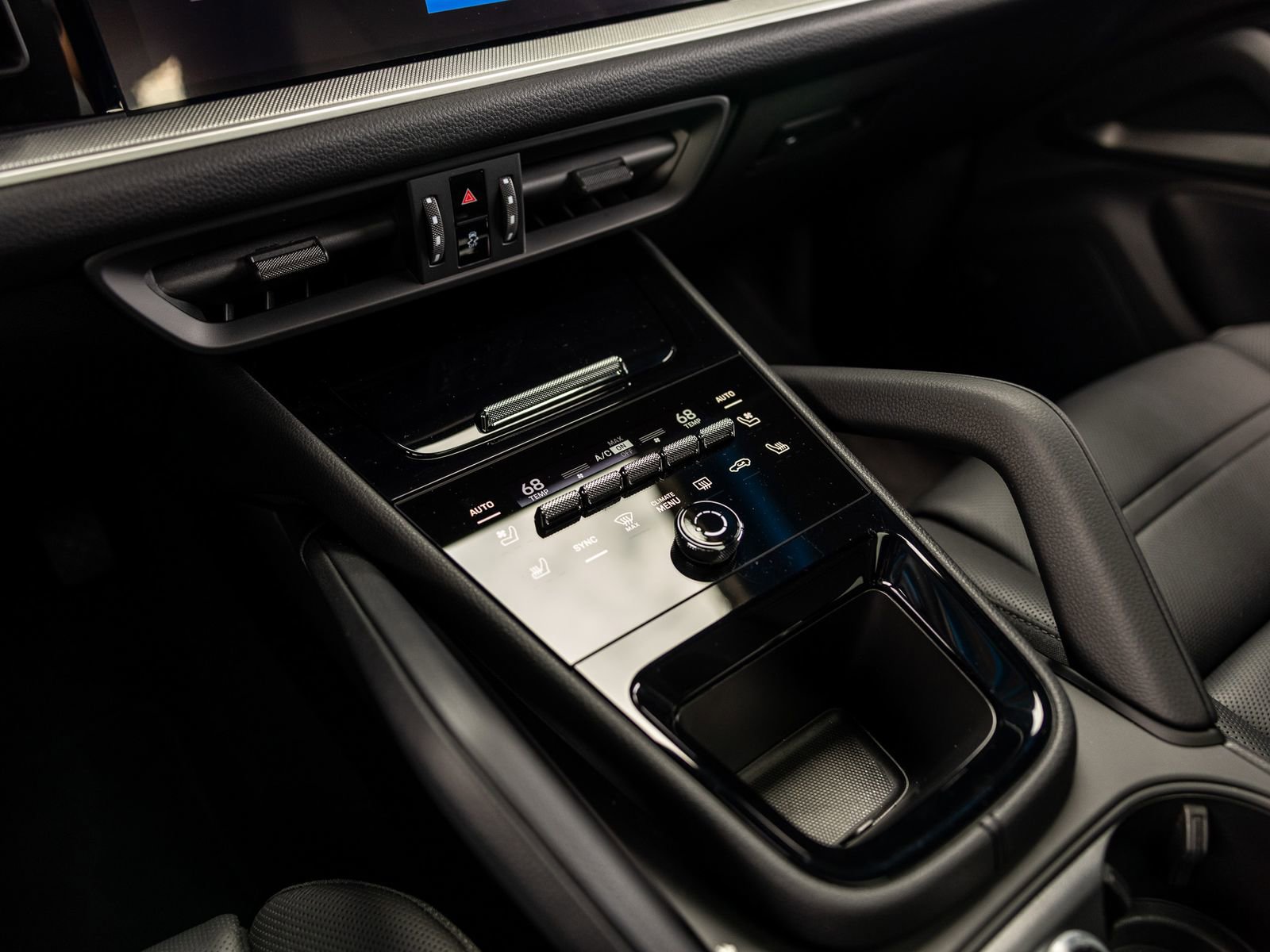 Certified 2025 Porsche Cayenne Coupe image 36