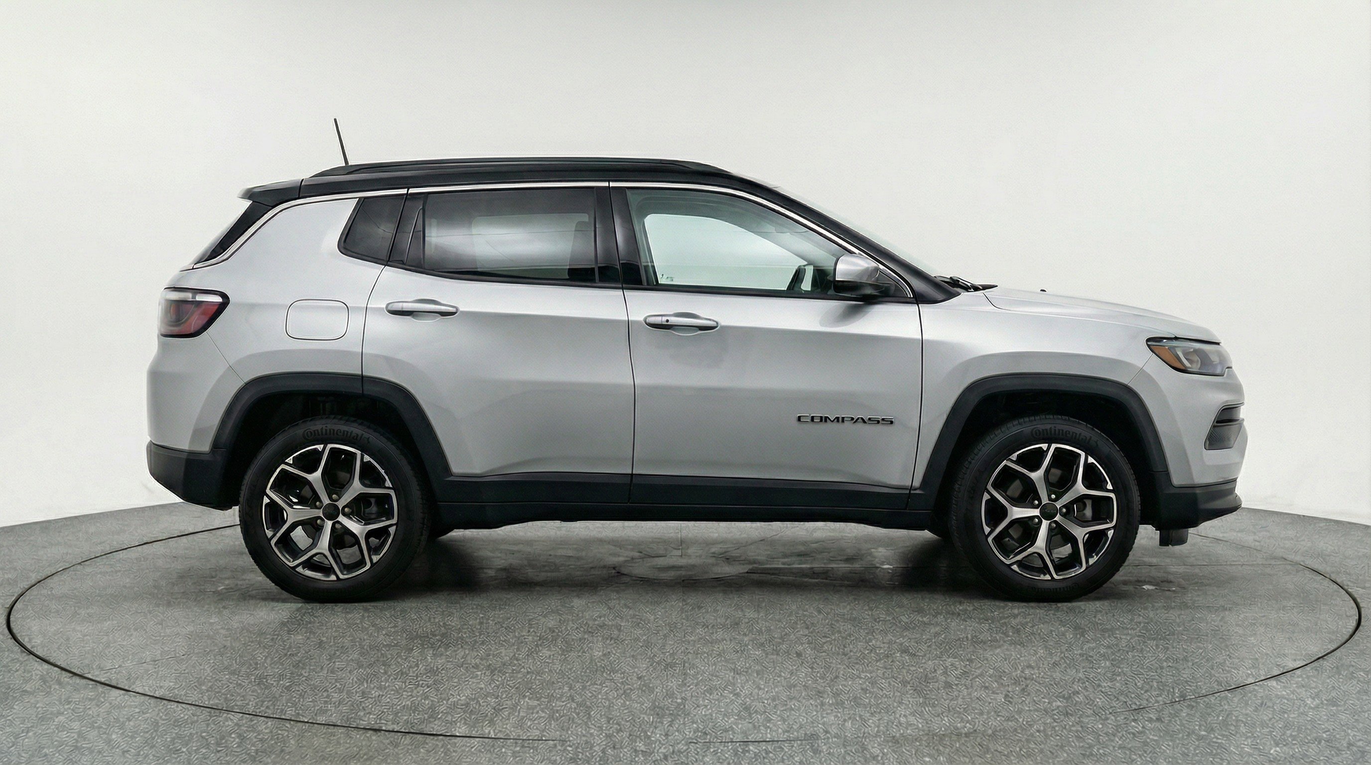 Used 2025 Jeep Compass Limited AWD/4WD image 11