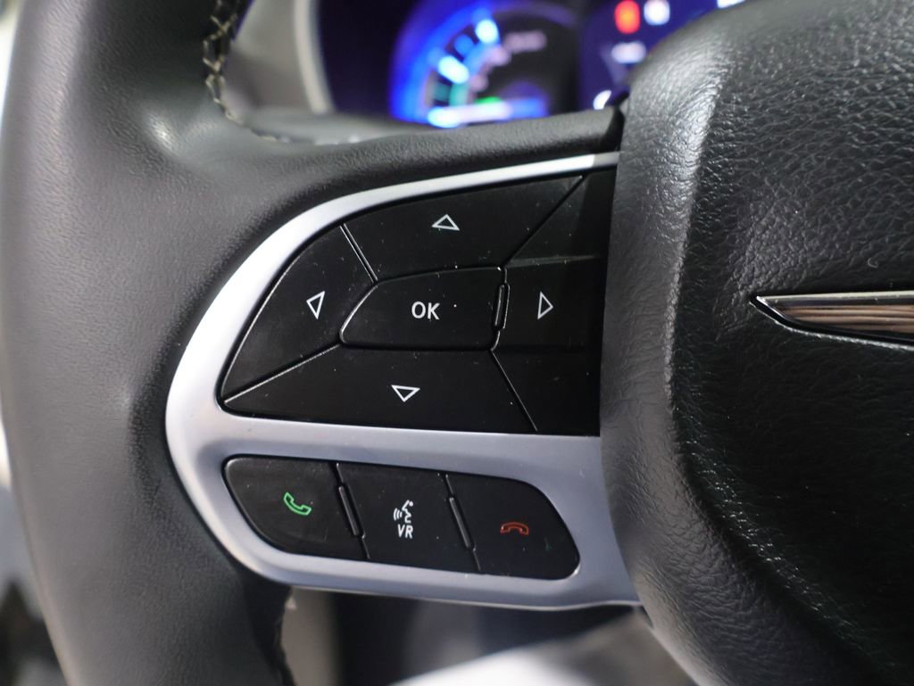 Used 2023 Chrysler Pacifica Touring-L image 31