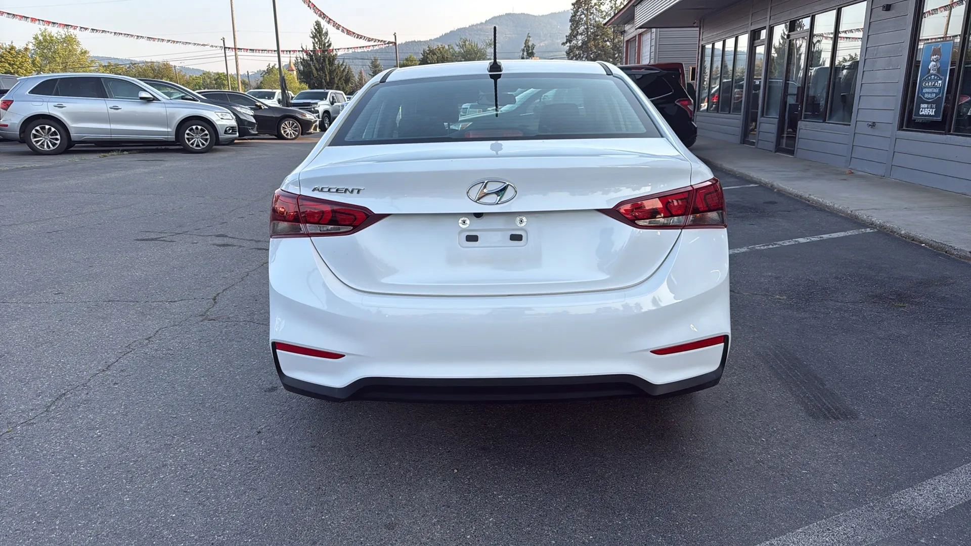 Used 2022 Hyundai Accent Limited image 2