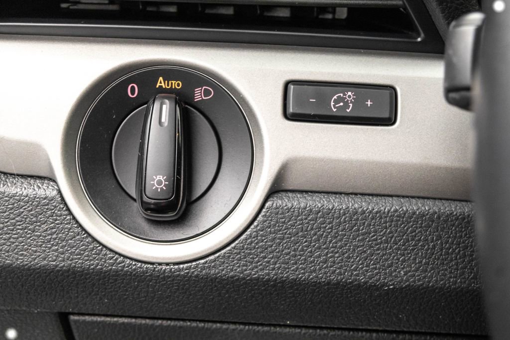 Used 2020 Volkswagen Passat 2.0T SE image 14