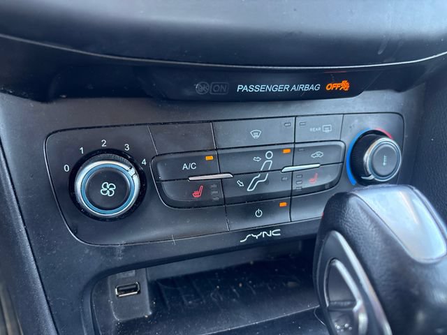 Used 2016 Ford Focus SE w/ SE Cold Weather Package FWD image 21