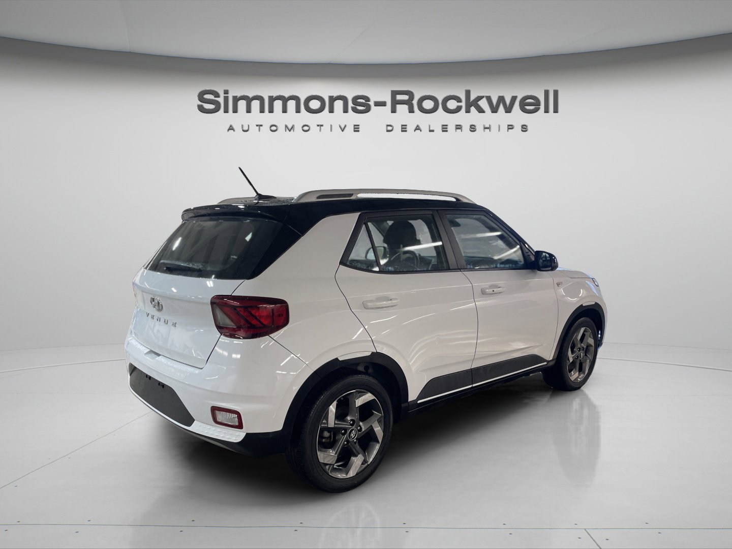 Used 2023 Hyundai Venue Limited w/ Cargo Package image 5