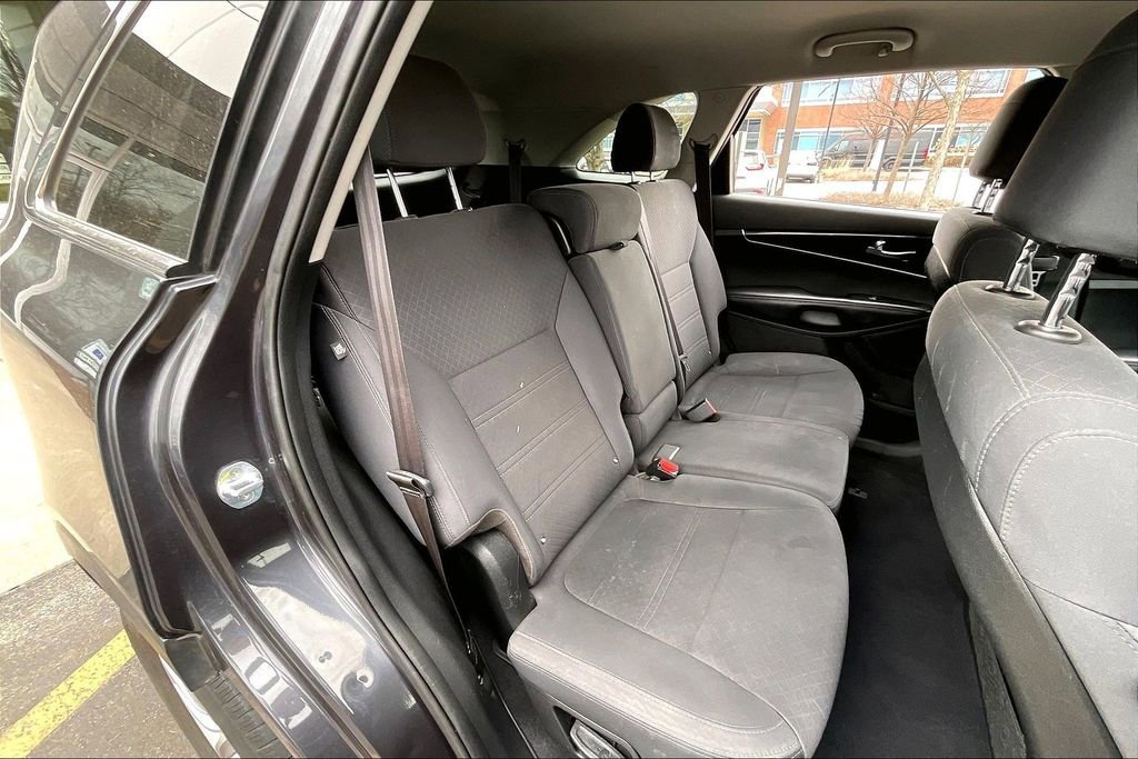 Used 2017 Kia Sorento LX image 30