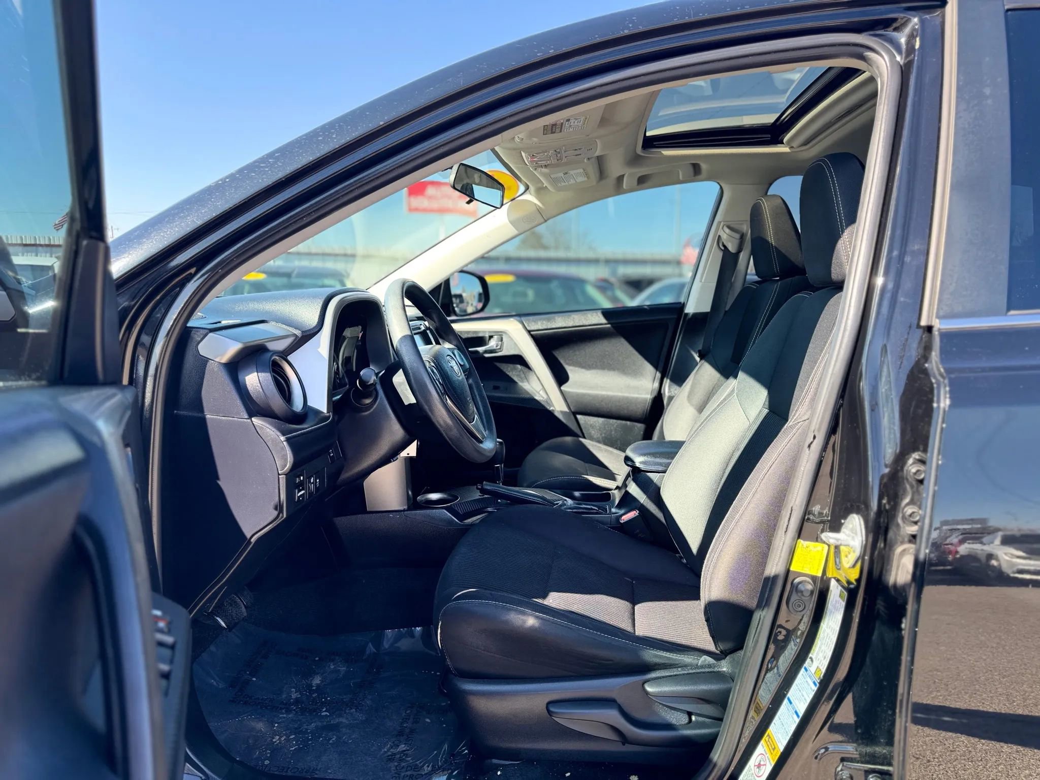 Used 2015 Toyota RAV4 XLE image 24