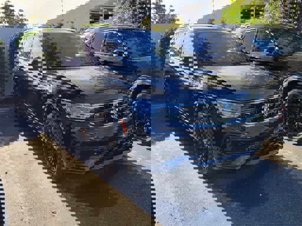 Used 2024 Volkswagen Tiguan SE R-Line image 3