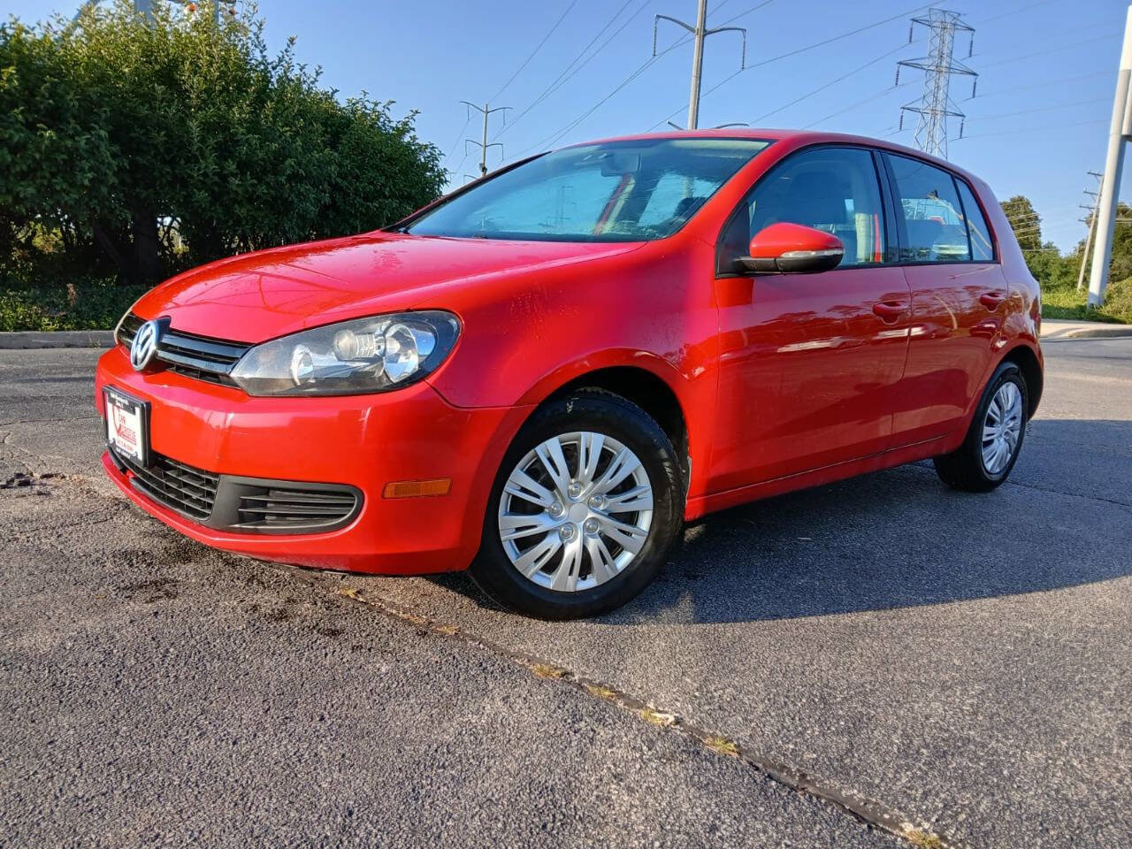 Used 2010 Volkswagen Golf 4-Door image 1