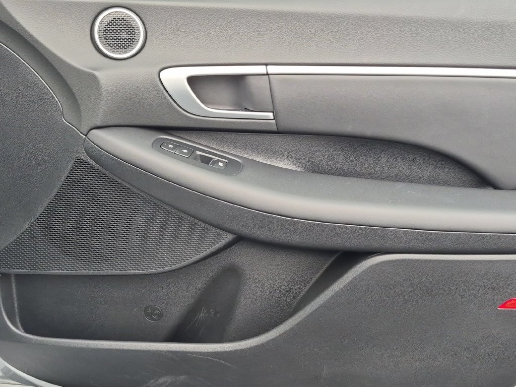 Used 2025 Hyundai Sonata SEL FWD image 33