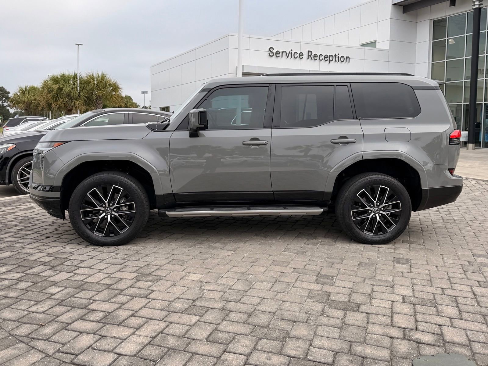 Used 2024 Lexus GX 550 w/ Accessory Package (2T) AWD/4WD image 12