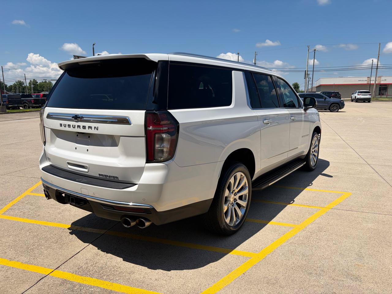 Used 2022 Chevrolet Suburban Premier w/ Premium Package AWD/4WD image 6