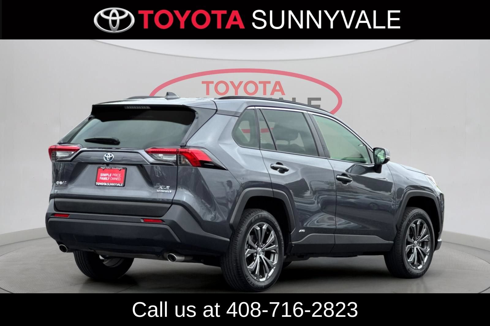 Used 2023 Toyota RAV4 XLE Premium AWD/4WD image 4