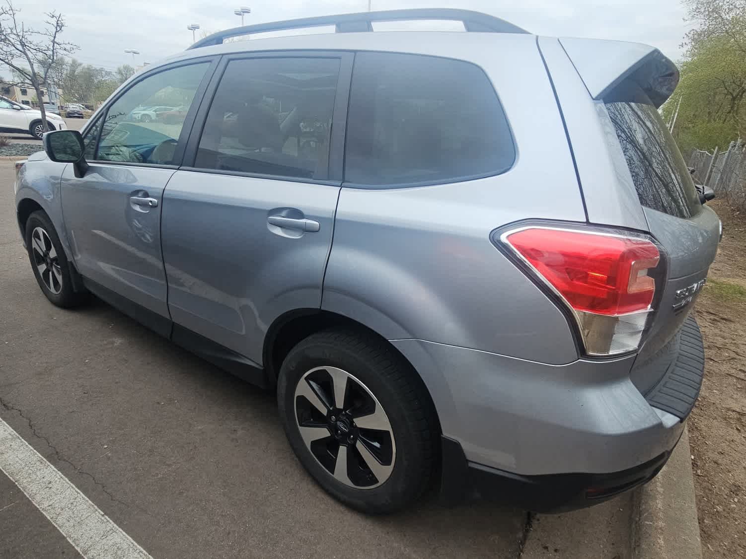 Used 2017 Subaru Forester 2.5i Premium AWD/4WD image 4