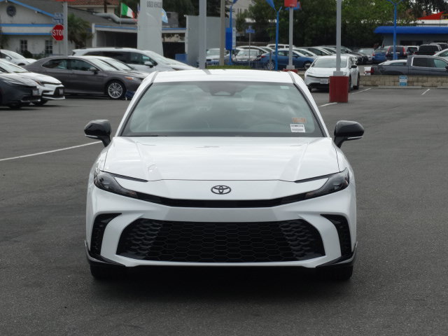 New 2026 Toyota Camry Hybrid FWD image 3