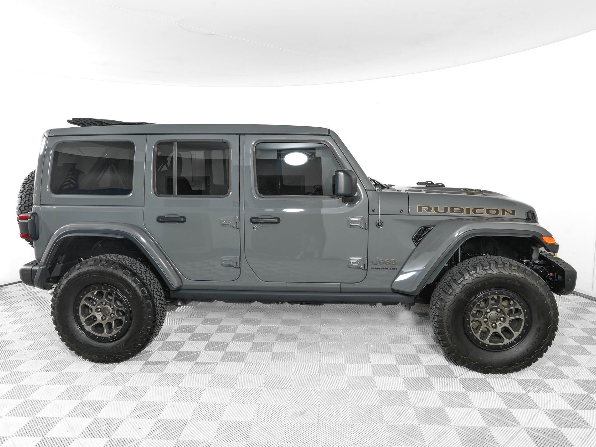 Used 2023 Jeep Wrangler Unlimited Rubicon 392 w/ Xtreme Recon 35" Tire Package AWD/4WD image 4